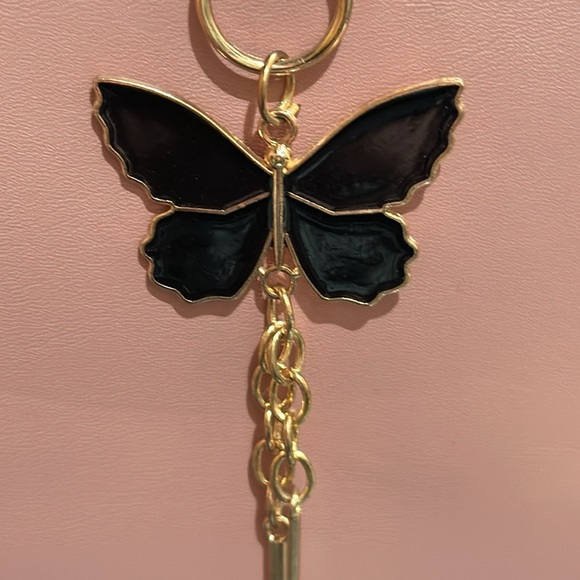 NWT darling pink purse with butterfly accent - Picture 6 of 6